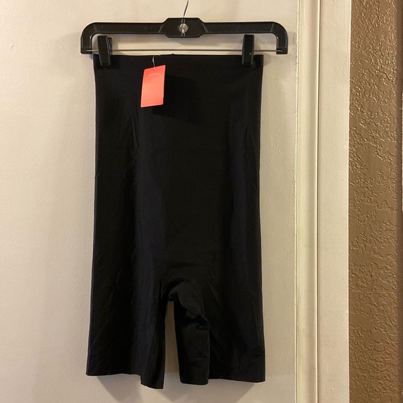 NWT Spanx high waisted shaper shorts - Picture 6 of 9